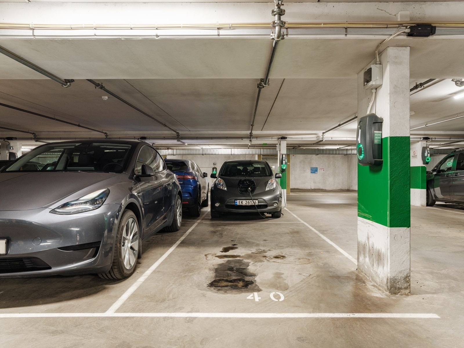 Det medfølger en garasjeplass i felles anlegg, klargjort med elbillader. Galleribilde