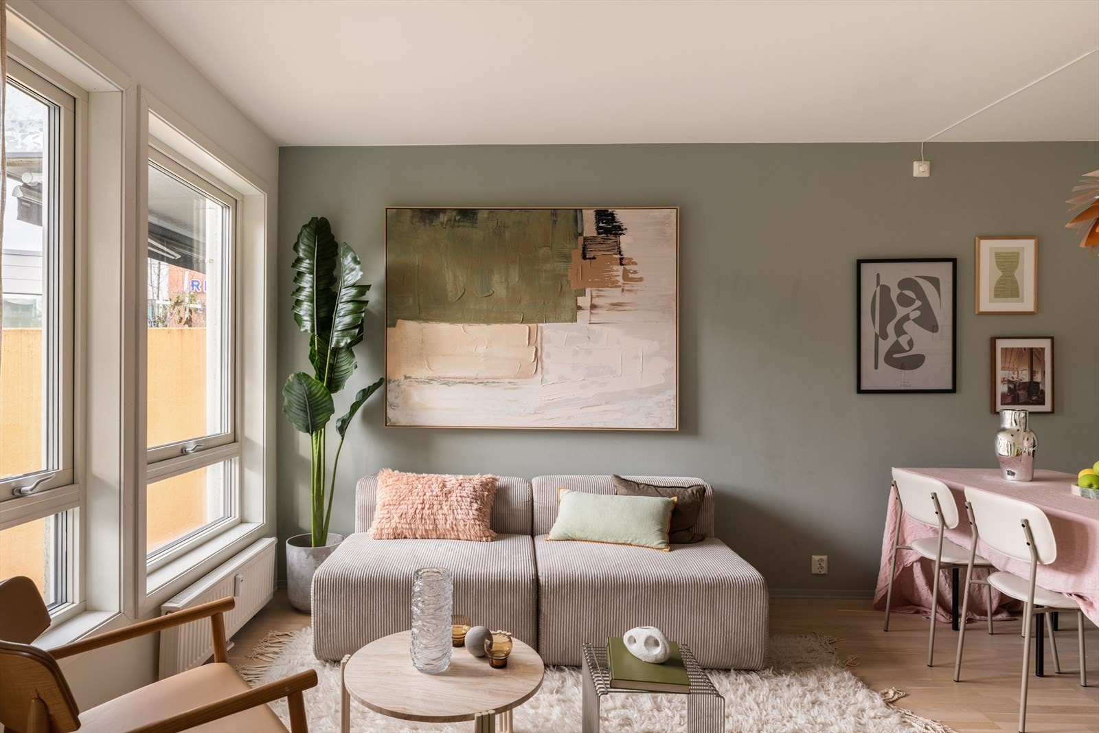 Leiligheten fremstår som svært pent brukt og godt ivaretatt siden byggeåret 2014. Galleribilde