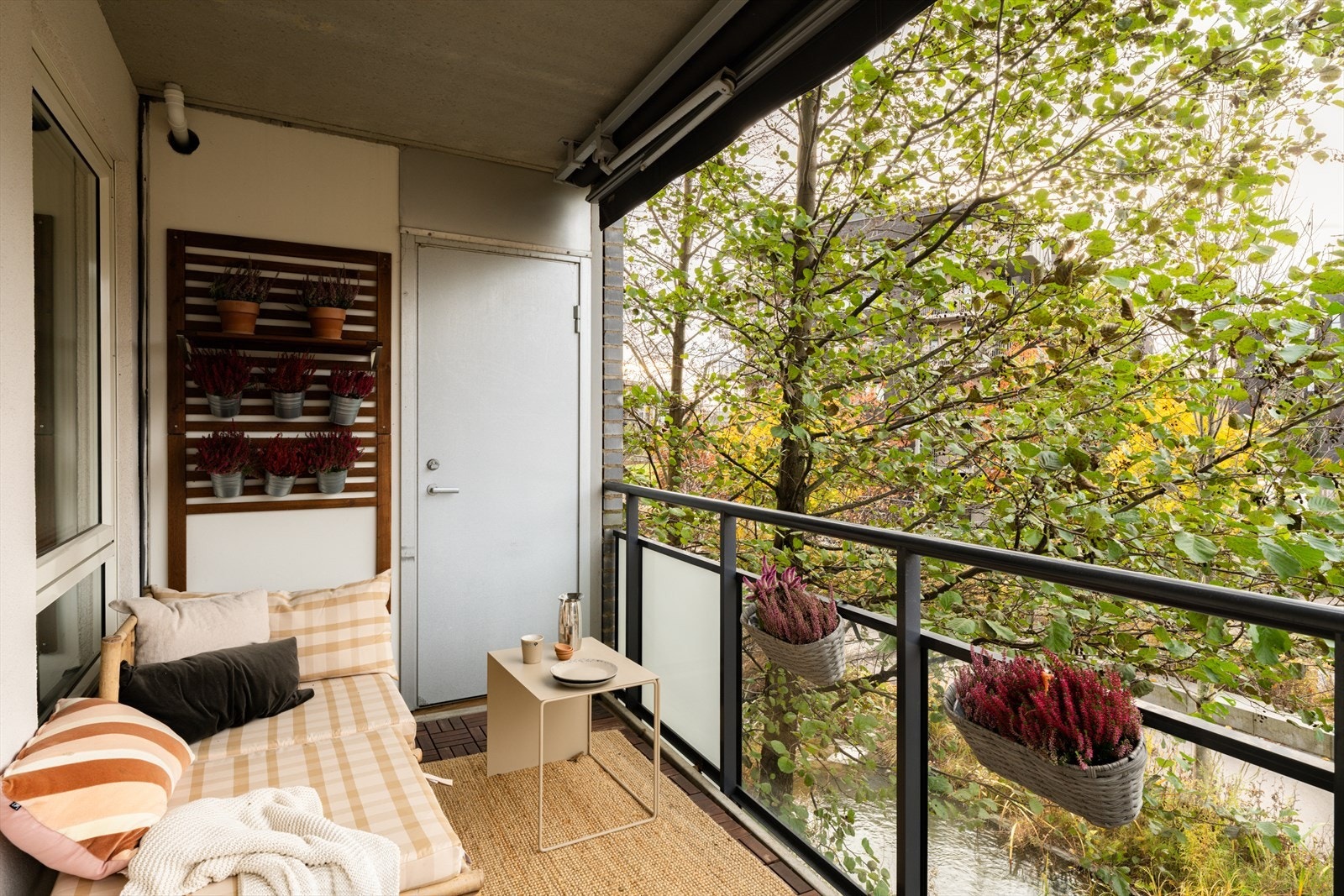 På balkongen er det utgang til branntrappen. Galleribilde