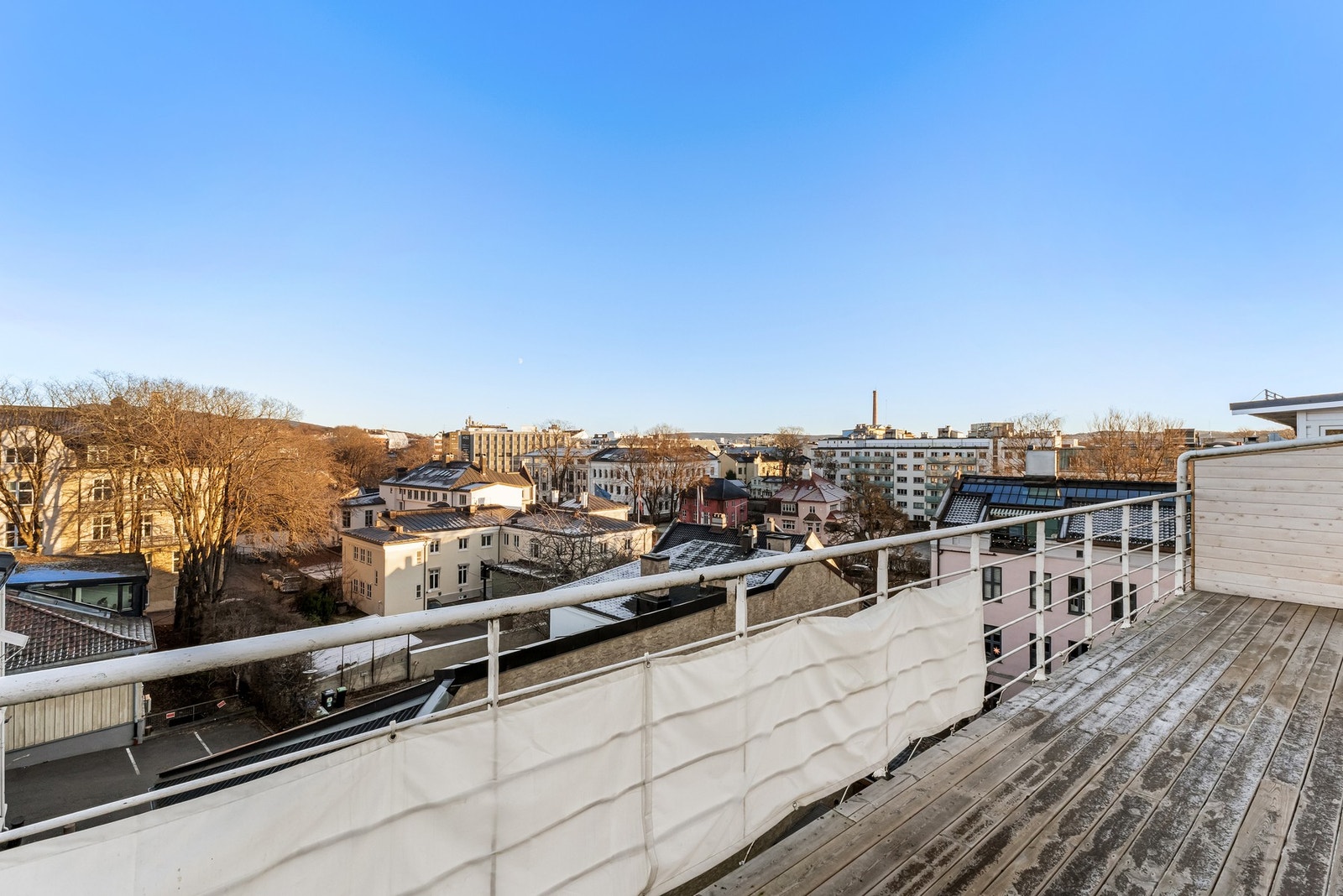 Terrassen er vendt mot bakgård. Galleribilde