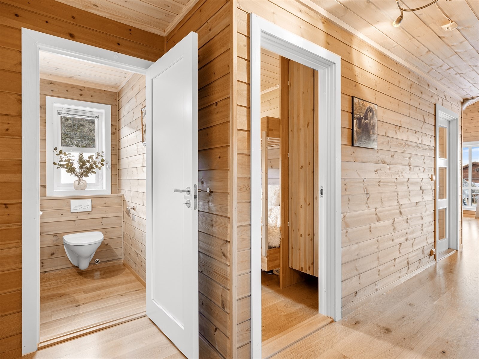 Gang med adkomst til toalettrom Galleribilde