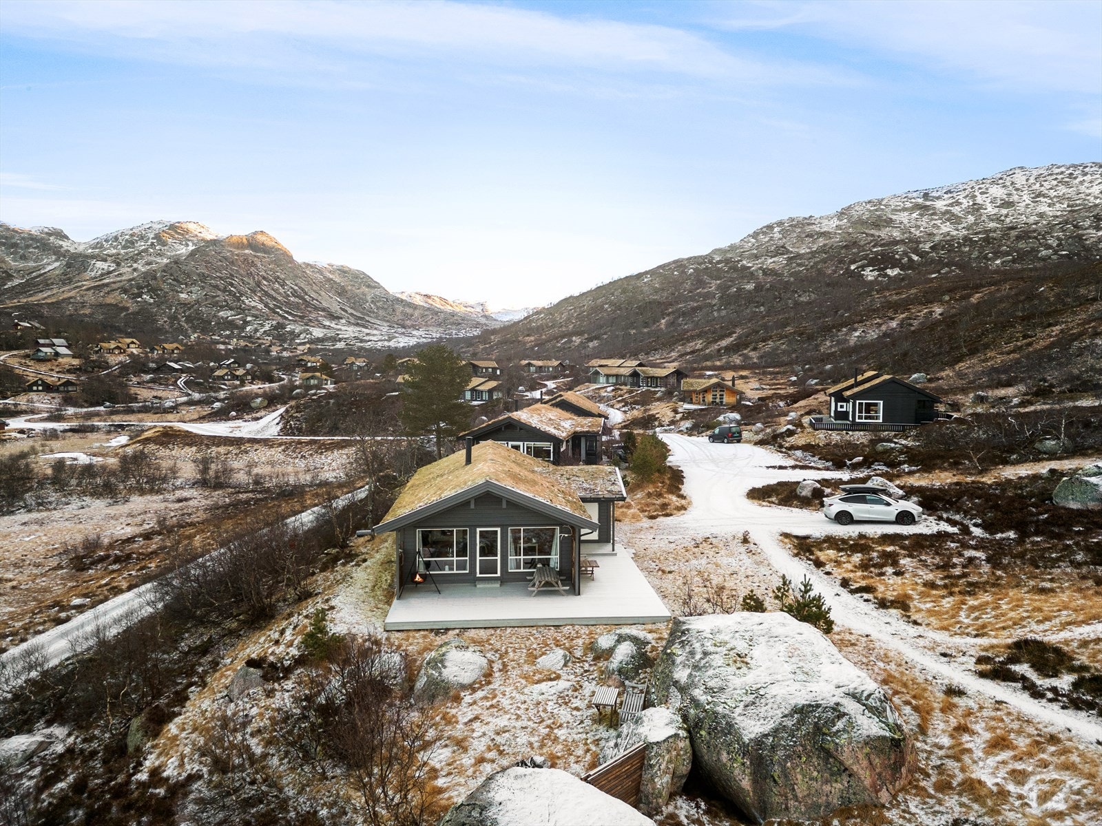 Et fantastisk sted å nyte fjellet på. Naturlig vegetasjon rundt hytta, uten biltrafikk om vinteren. Galleribilde