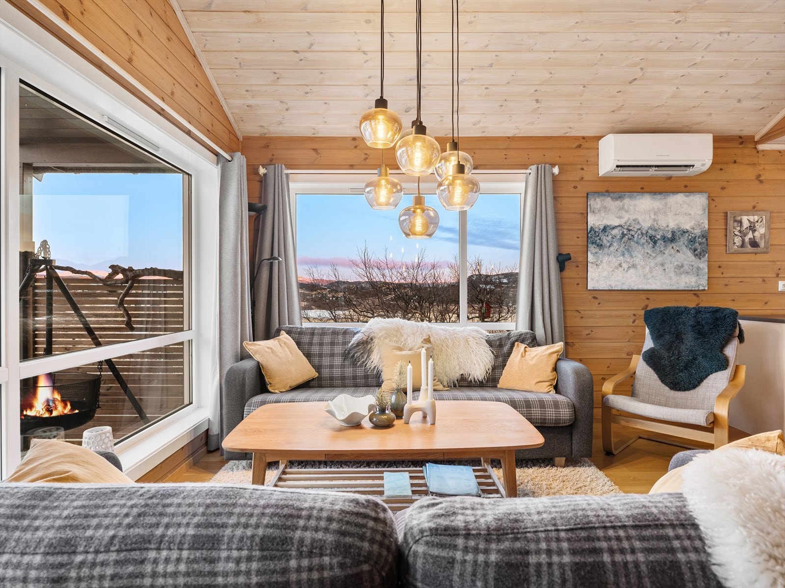 Varmepumpe og vedovn montert. Galleribilde