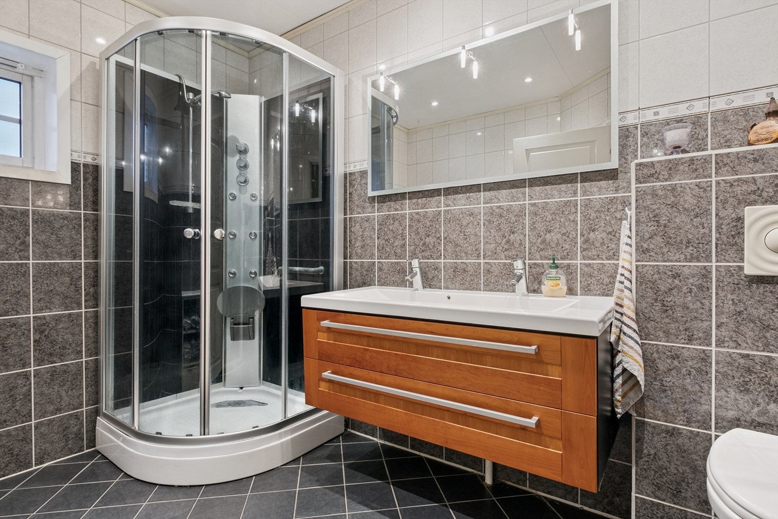 Flislagt bad Galleribilde