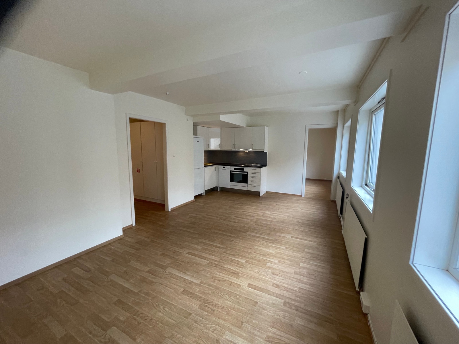 Stue mot kjøkken Galleribilde