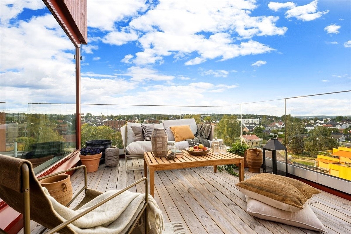 God plass til utemøblement på terrasse. Galleribilde