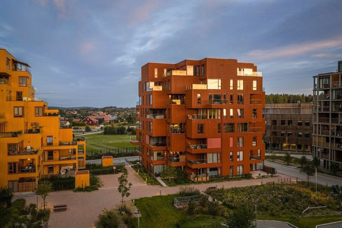 Kort vei til Ski Sentrum og togstasjonen. 11 min. med tog til Oslo S. Galleribilde