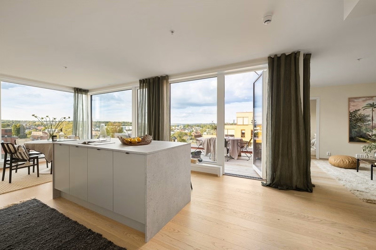 God skapplass på kjøkkenet. Galleribilde