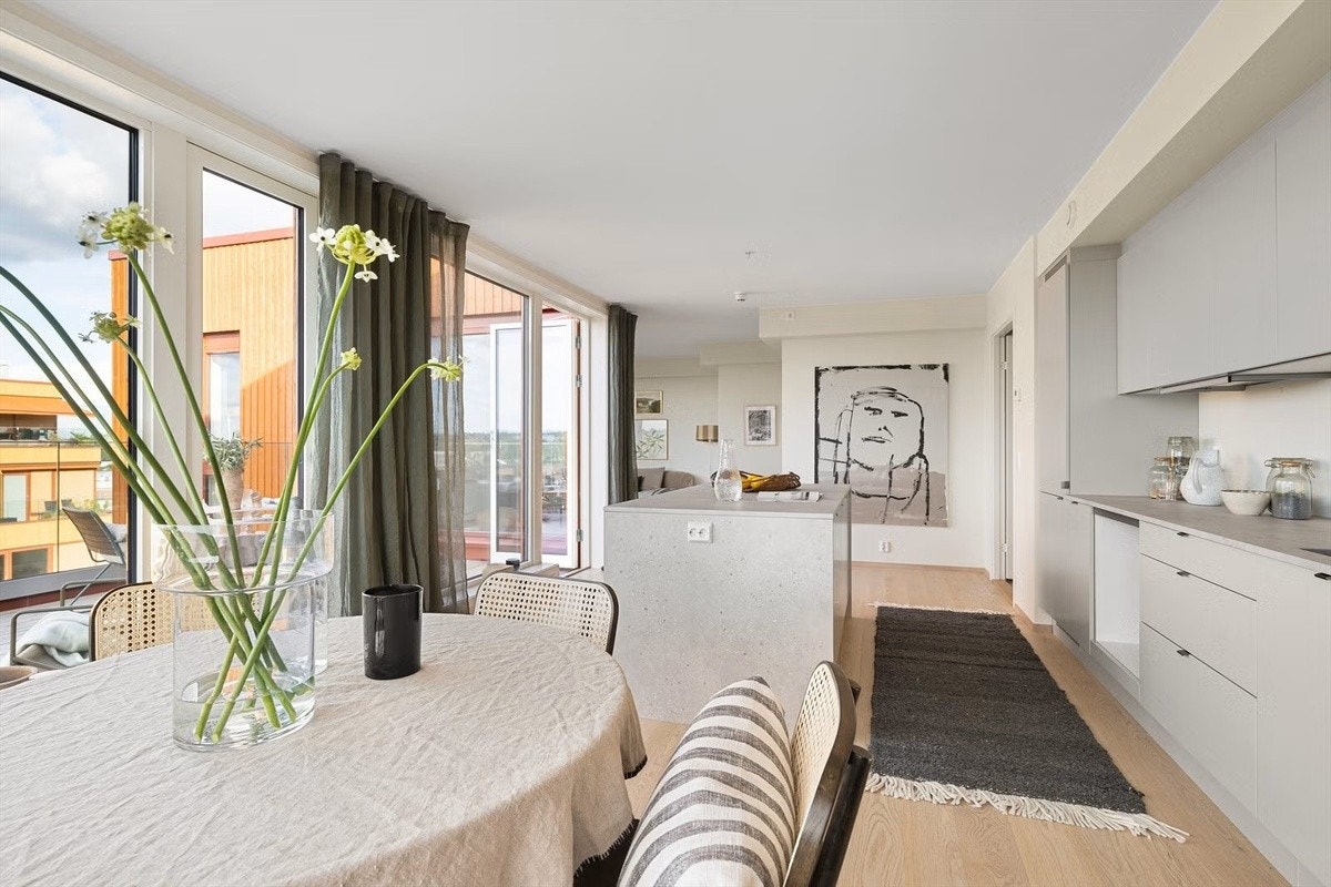 Leiligheten leies ut umøblert, men hvitevarer medfølger. Galleribilde