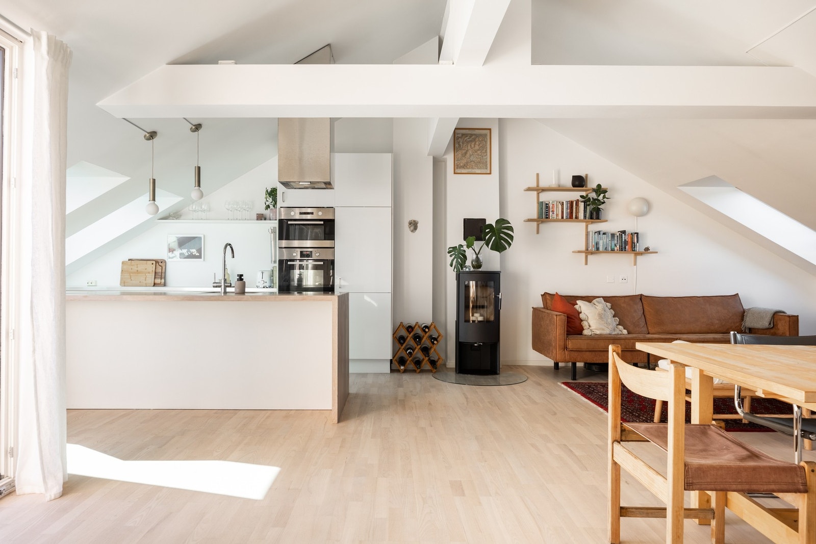 Jens Bjelkes gate 9B presenteres av Mekleriet Oslo ved Alexander Birkeland. Galleribilde