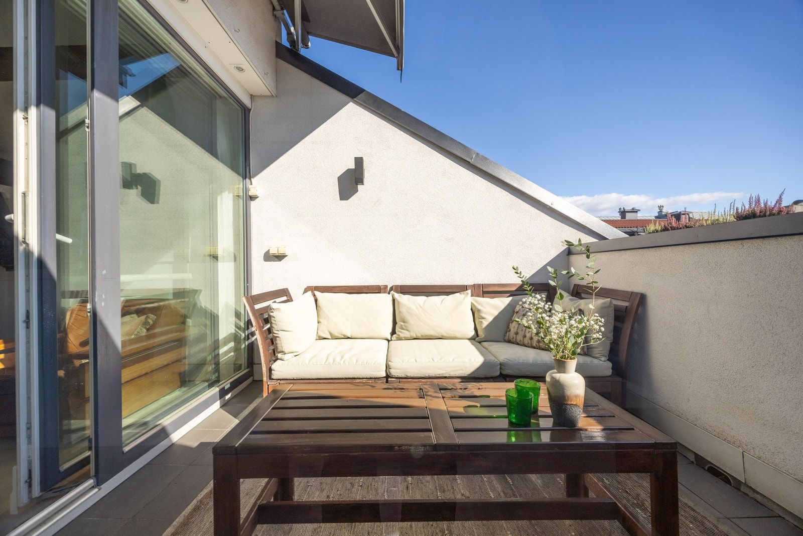 Stor solrik takterrasse. Skjermet beliggenhet. Galleribilde