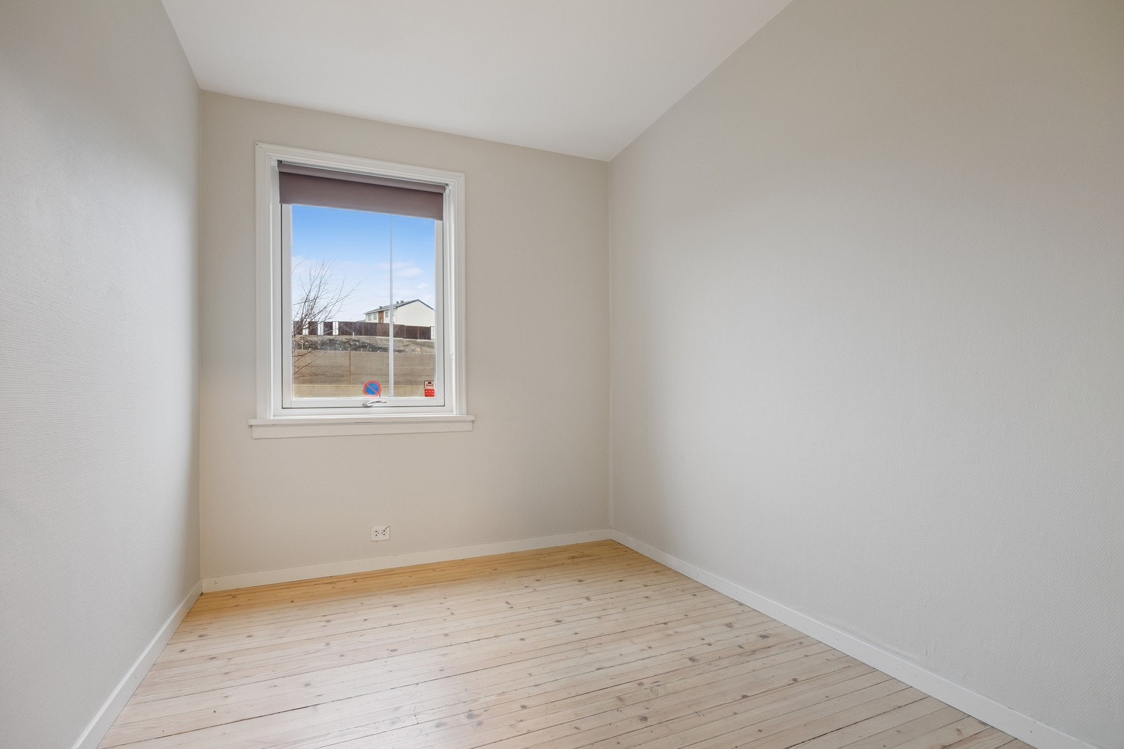 Soverom 2 med solskjerming Galleribilde