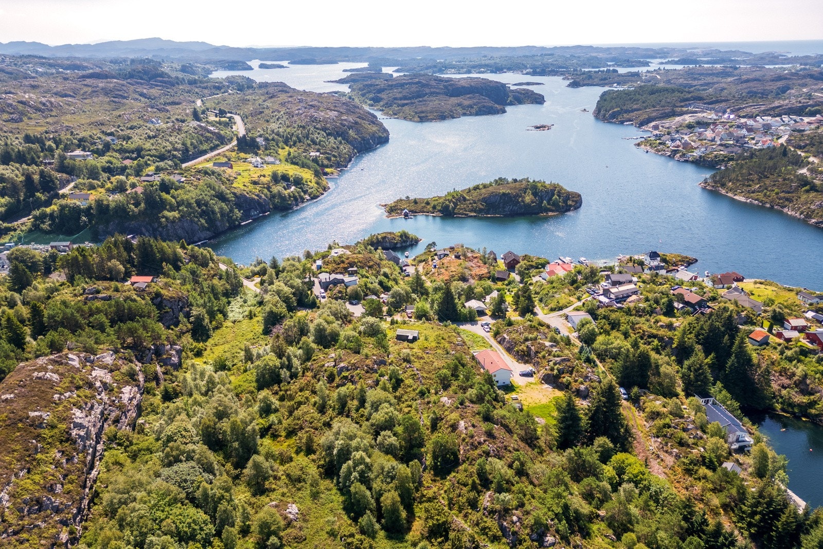 Hytten og nøstet er i dårlig stand og må påregnes rehabiliteres/rives. Galleribilde