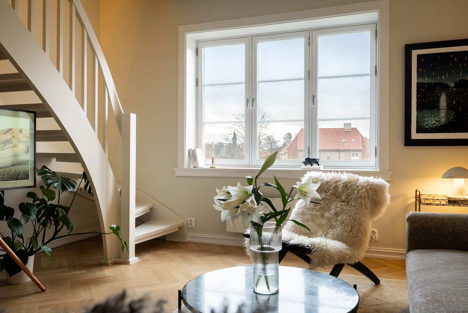 Fra stuen går trappen opp til loftsetasjen. Galleribilde