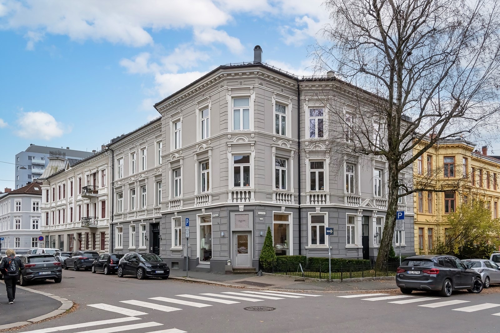 Velkommen til en fantastisk leilighet, fint beliggende i stille, grønne omgivelser på Majorstuen. Galleribilde