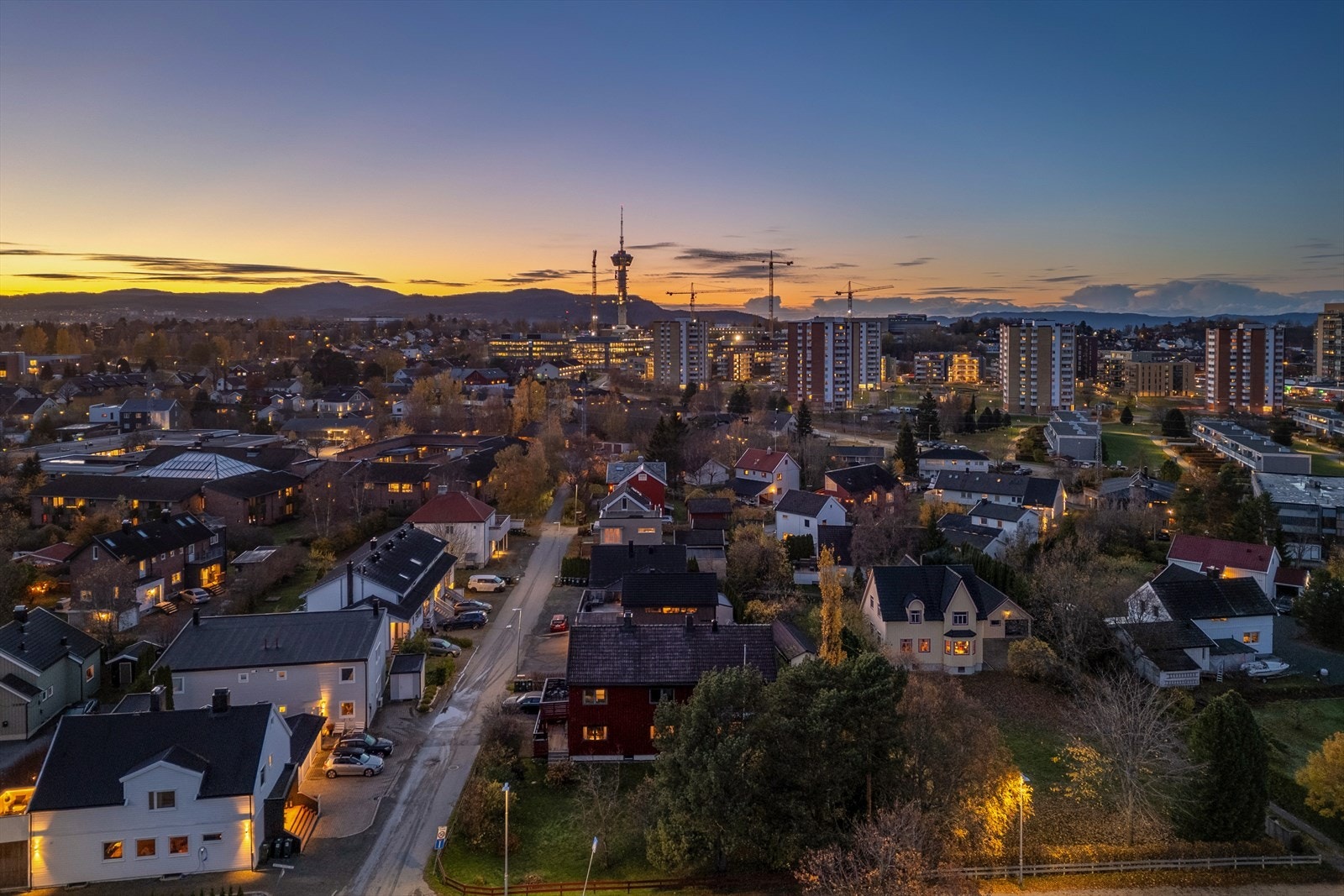 Området består i all hovedsak av familieboliger og småhusbebyggelse. I nærheten bygges Nye Brøset ut som vil modernisere området og tilføre attraktive fasiliteter. Galleribilde