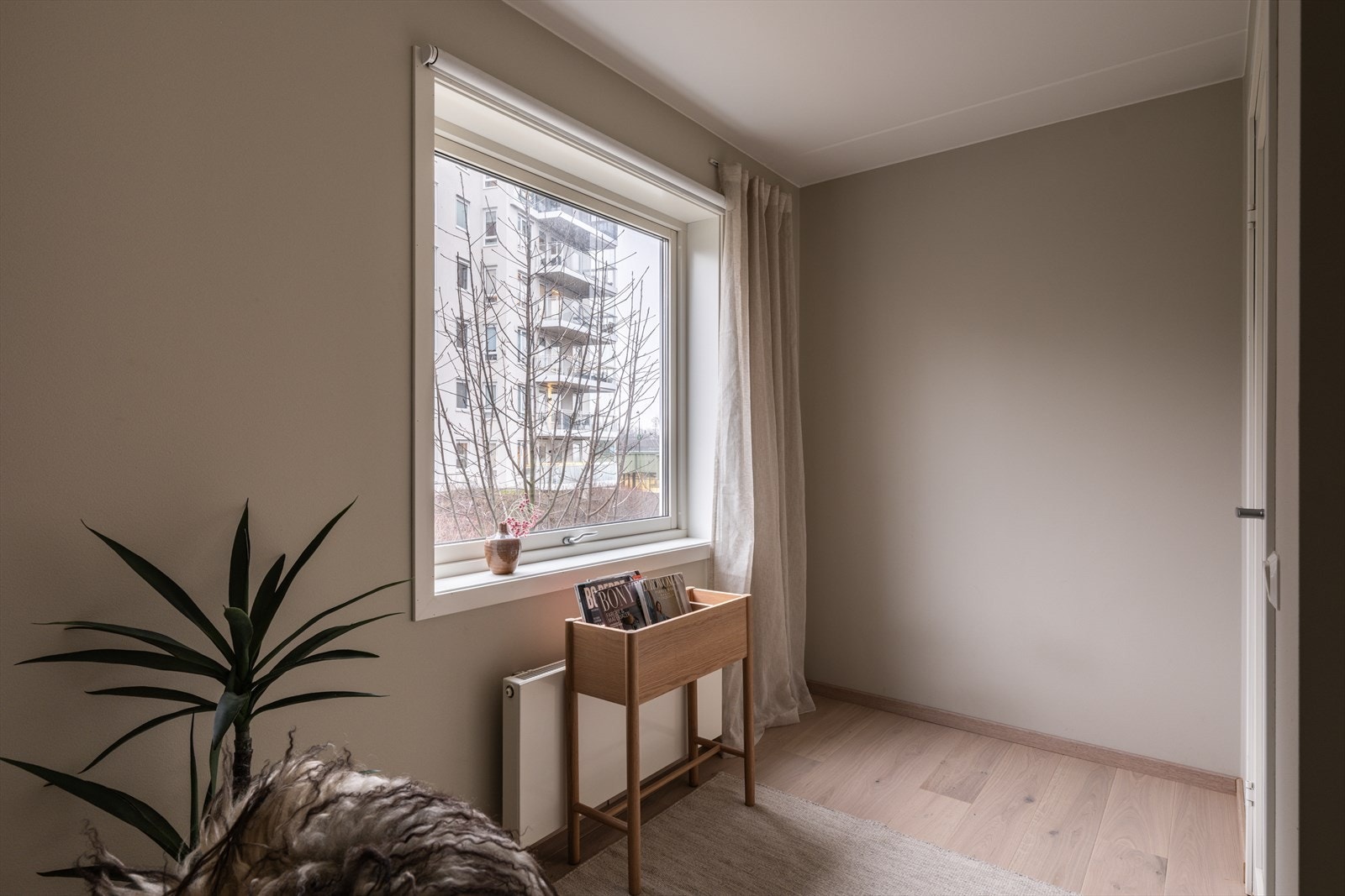 Rommet er perfekt som enten barnerom, gjesterom eller kontor- alt etter eget ønske og behov. Galleribilde