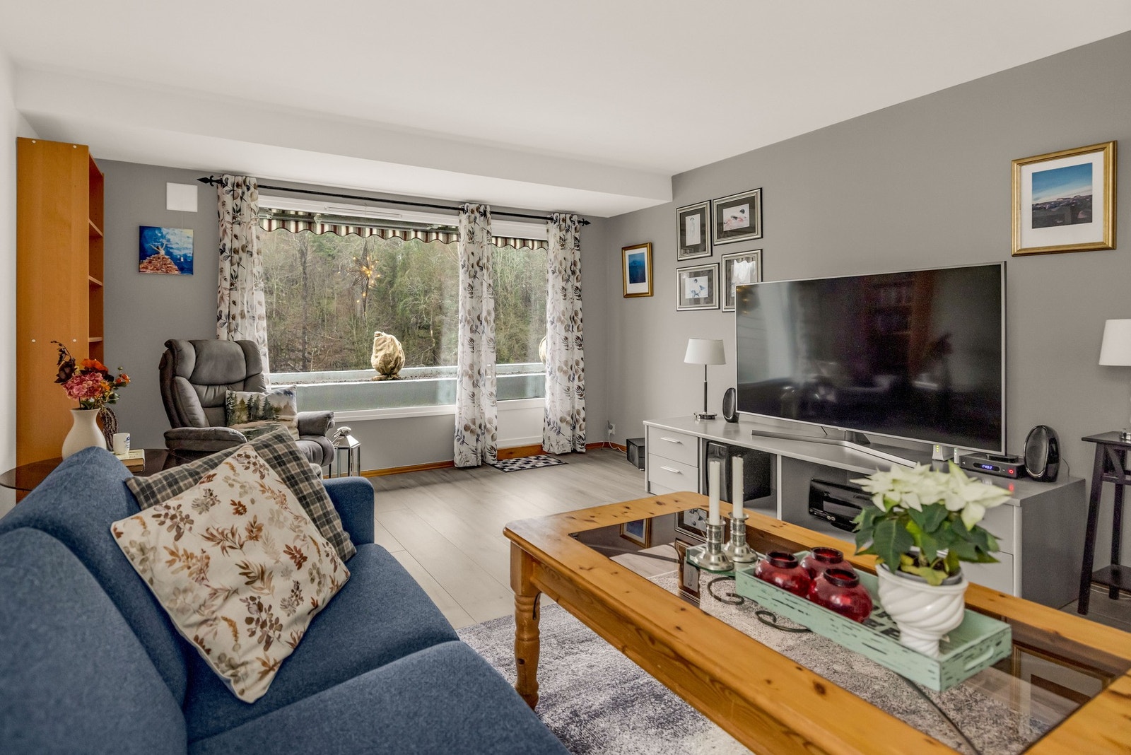 Her er det god plass til sofa, tv og tilhørende møblement Galleribilde