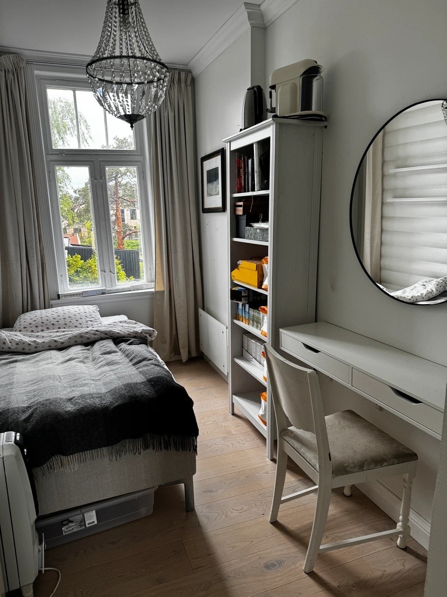 sov 1 - 120 cm bred seng og arbeidsplass Galleribilde