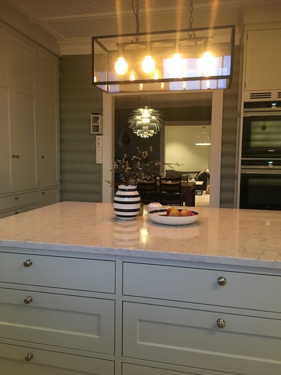 Kjøkken inn mot spisestue og stue (Fellesområder) Galleribilde