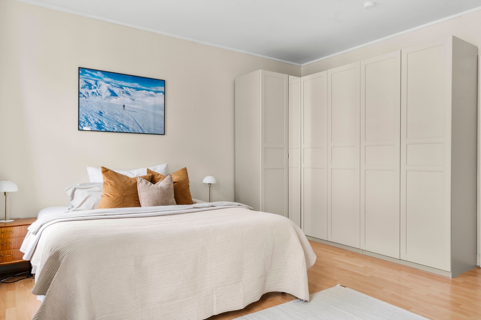 Dette rommt kan også benyttes som en ekstra stue/spisestue ved behov Galleribilde