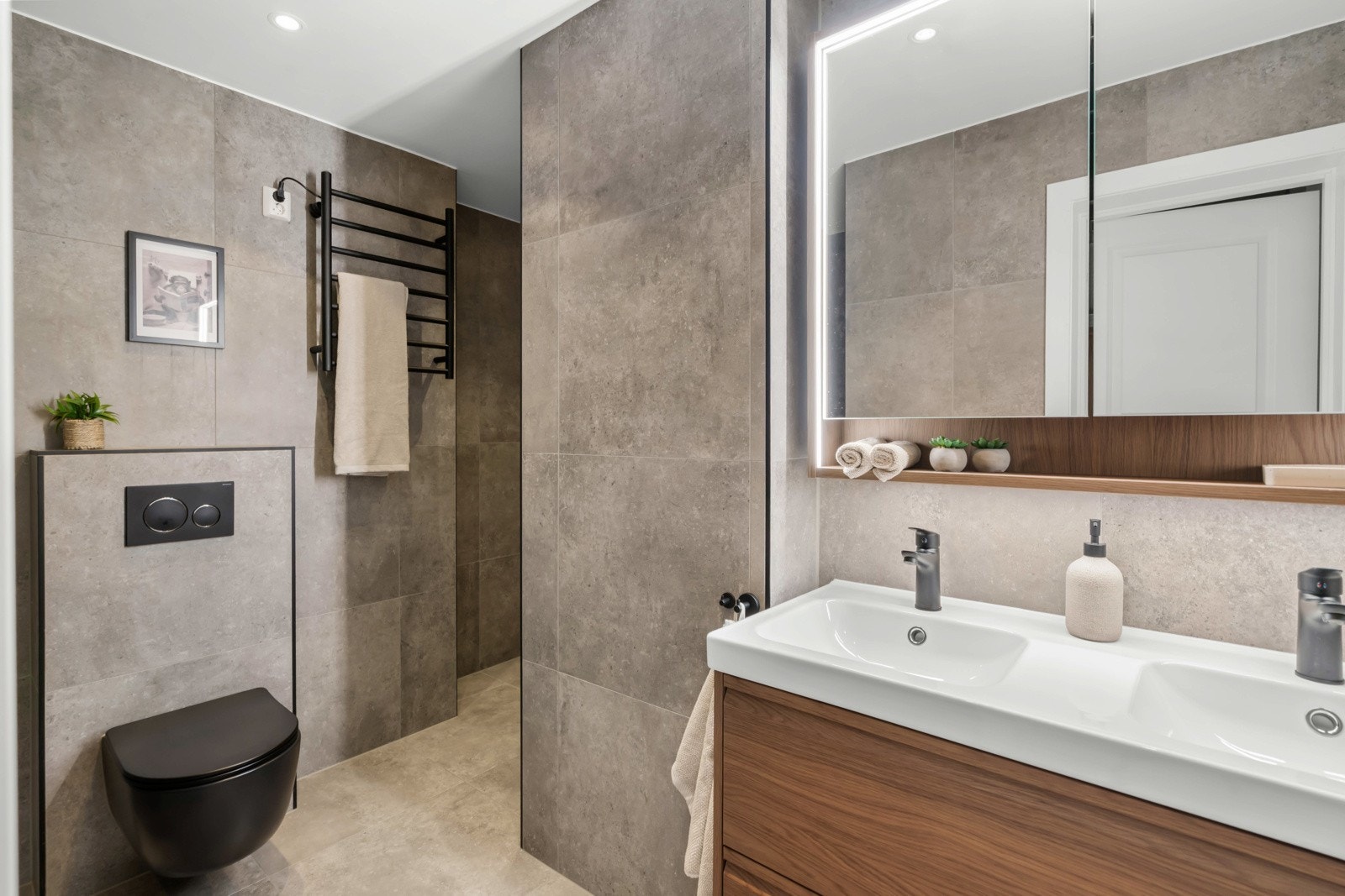 Badet ble pusset opp i 2025 og fremstår svært delikat og moderne Galleribilde