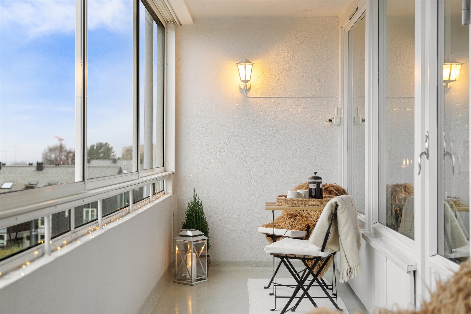 Leiligheten ligger usjenert til på enden i byggets 3. etasje i rolige og barnevennlige omgivelser på attraktive Tonsenhagen Galleribilde