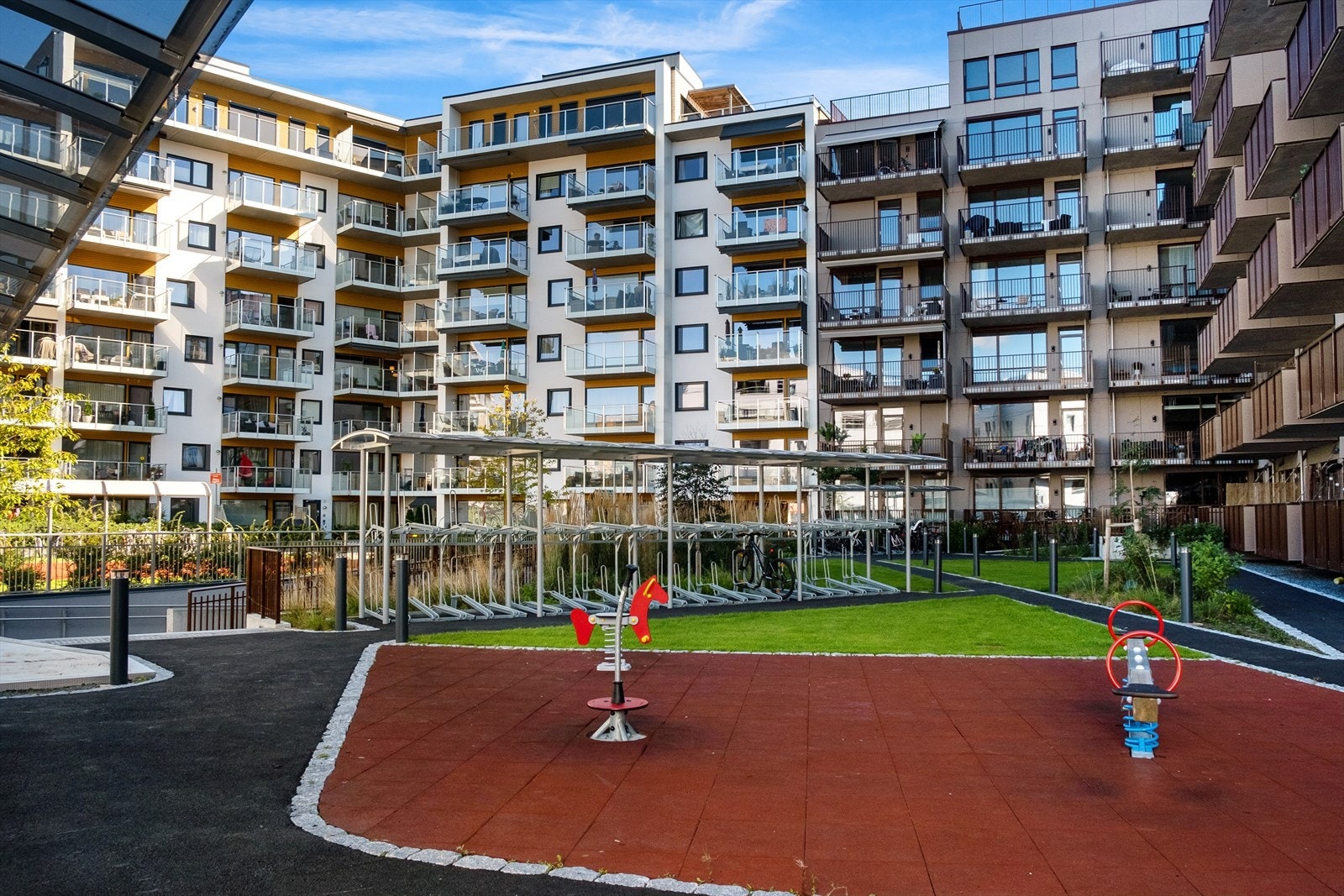 I tillegg er det etablert lekeplass - perfekt for de minste! Galleribilde