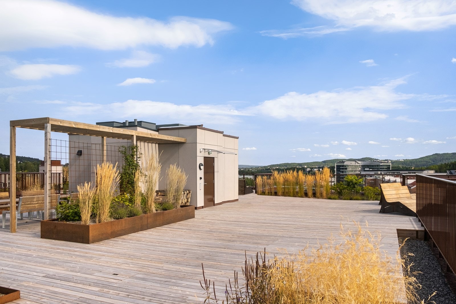 I tillegg disponeres to felles takterrasser. Galleribilde