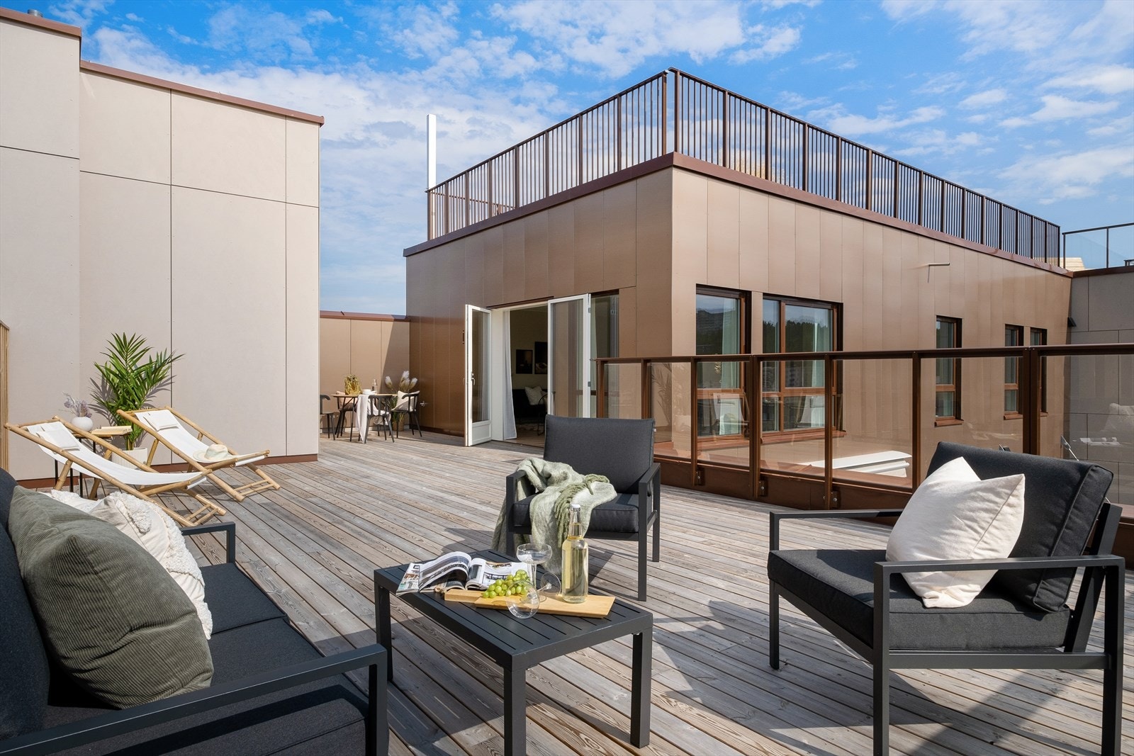 Terrassen er på hele 60 kvm. Galleribilde