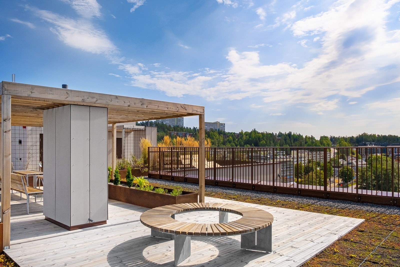 Her kan man nyte herlig panoramautsikt og svært gode solforhold! Galleribilde