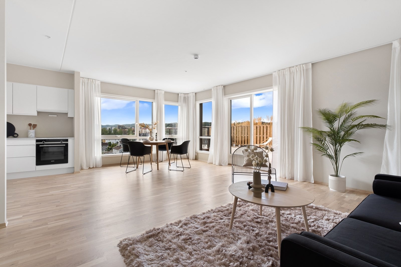 Stuen er av svært god størrelse, og byr på mange innredningsmuligheter. Galleribilde