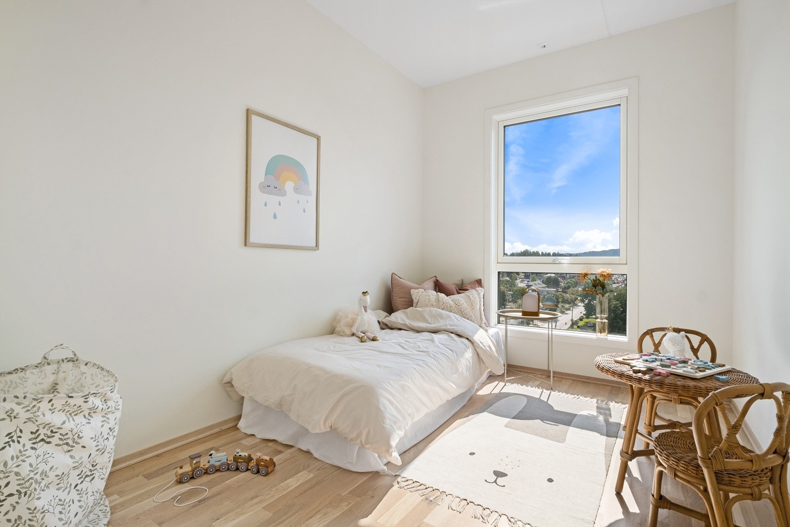 Soverom nr. 2. og 3 fungerer ypperlig som barnerom, gjesterom eller kontor - her er mulighetene mange. Galleribilde