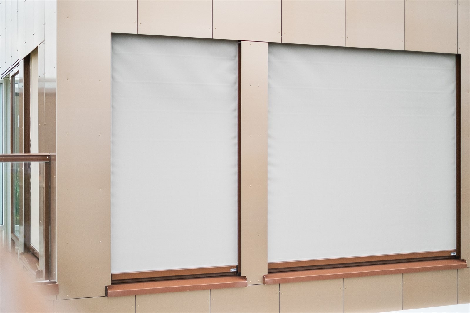 Det er montert utvendige screens på vinduene. Galleribilde