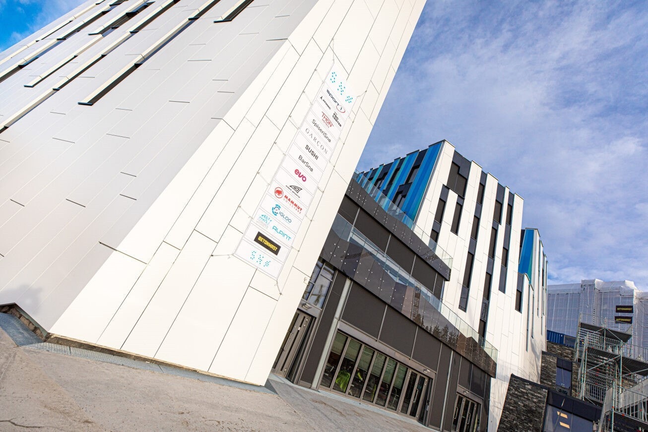 I området ved Lørenskog stasjon finner du verdens råeste helårsarena for snøopplevelser - SNØ. Galleribilde