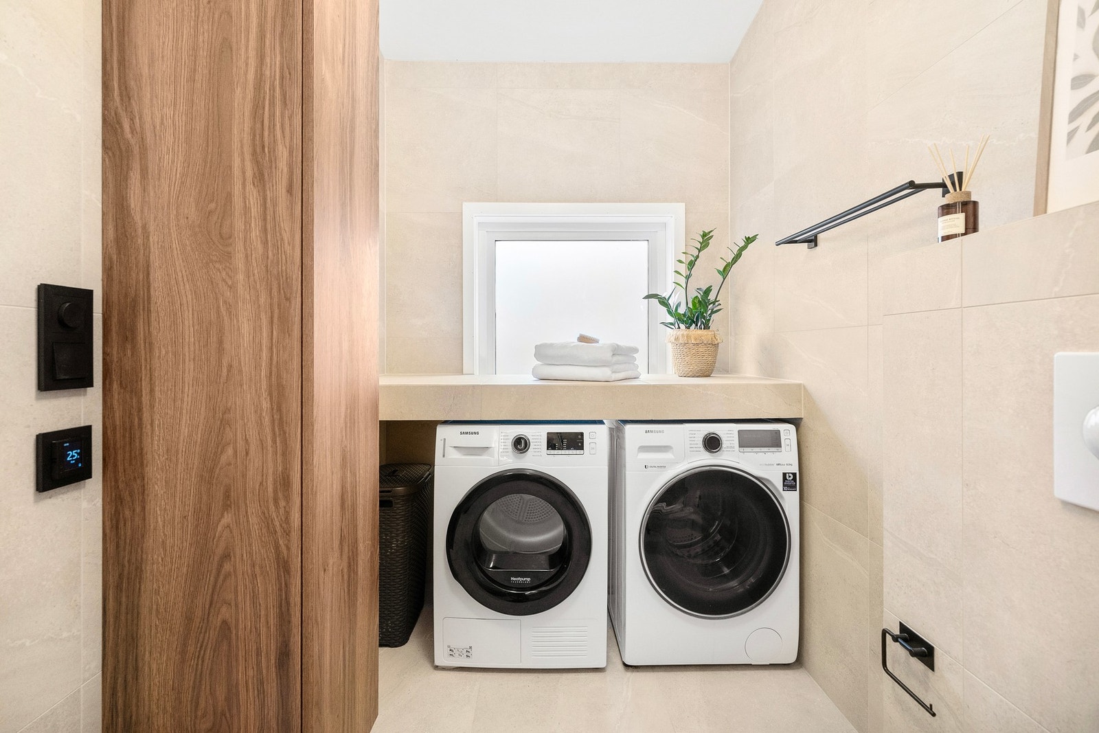 Opplegg for vaskemaskin og tørketrommel. Galleribilde