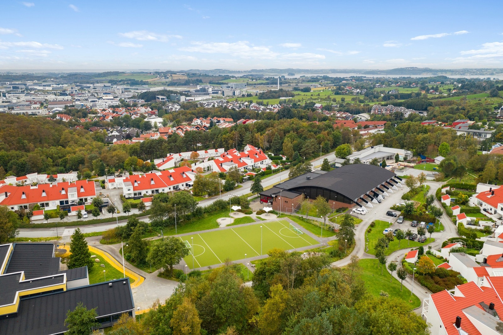 Kort vei til Gautesete ungdomskole og Gausel barneskole Galleribilde