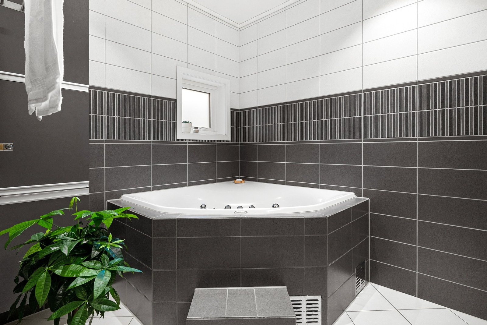 Hjørnebadekar - ypperlig for de med småbarn Galleribilde