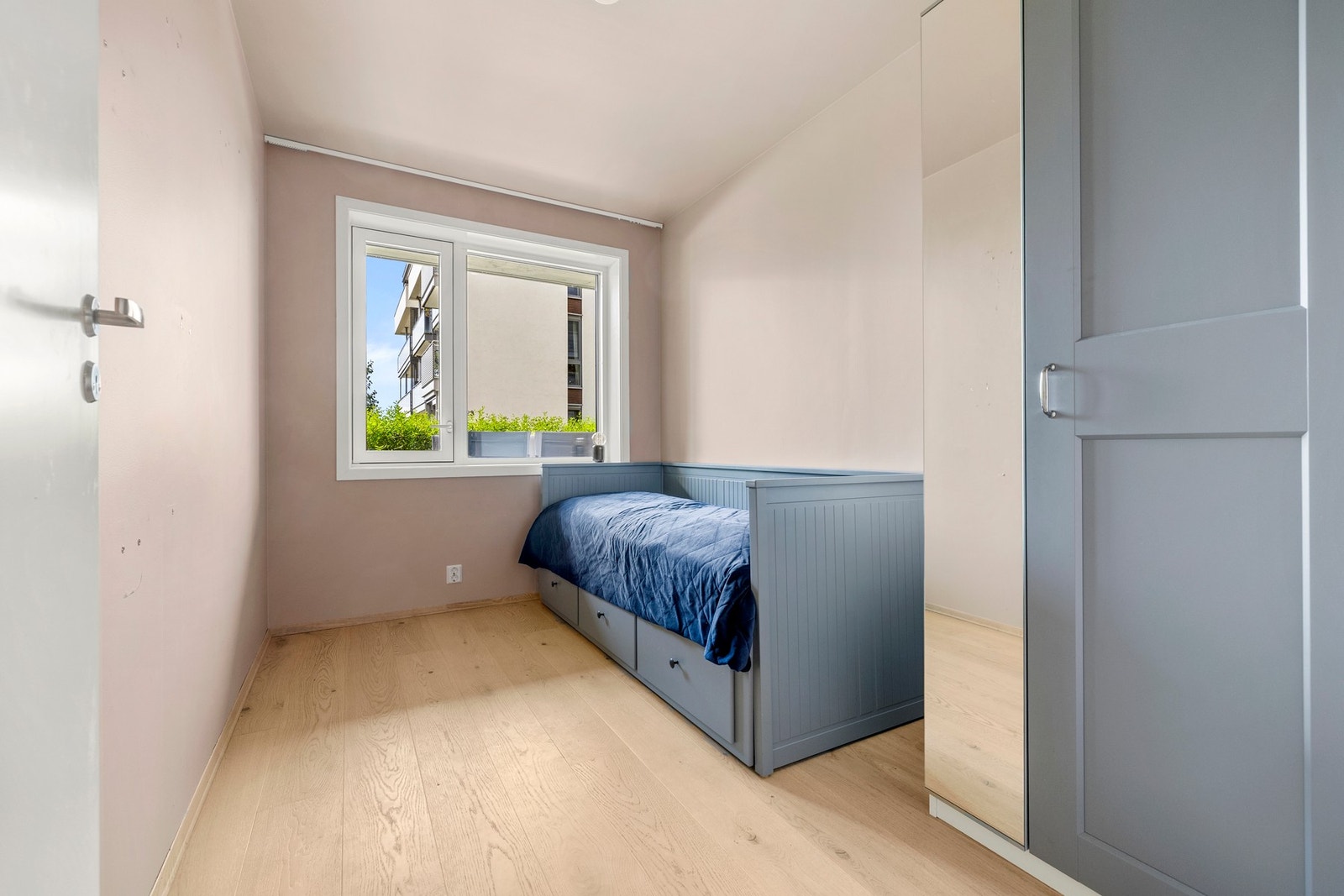 Det andre soverommet egner seg utmerket som barnerom, gjesterom eller kontor. Galleribilde