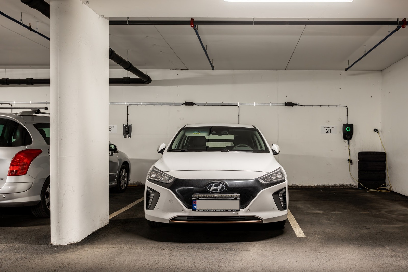 Garasjeplass med el-billader kan kjøpes i tillegg, konferer megler. Galleribilde