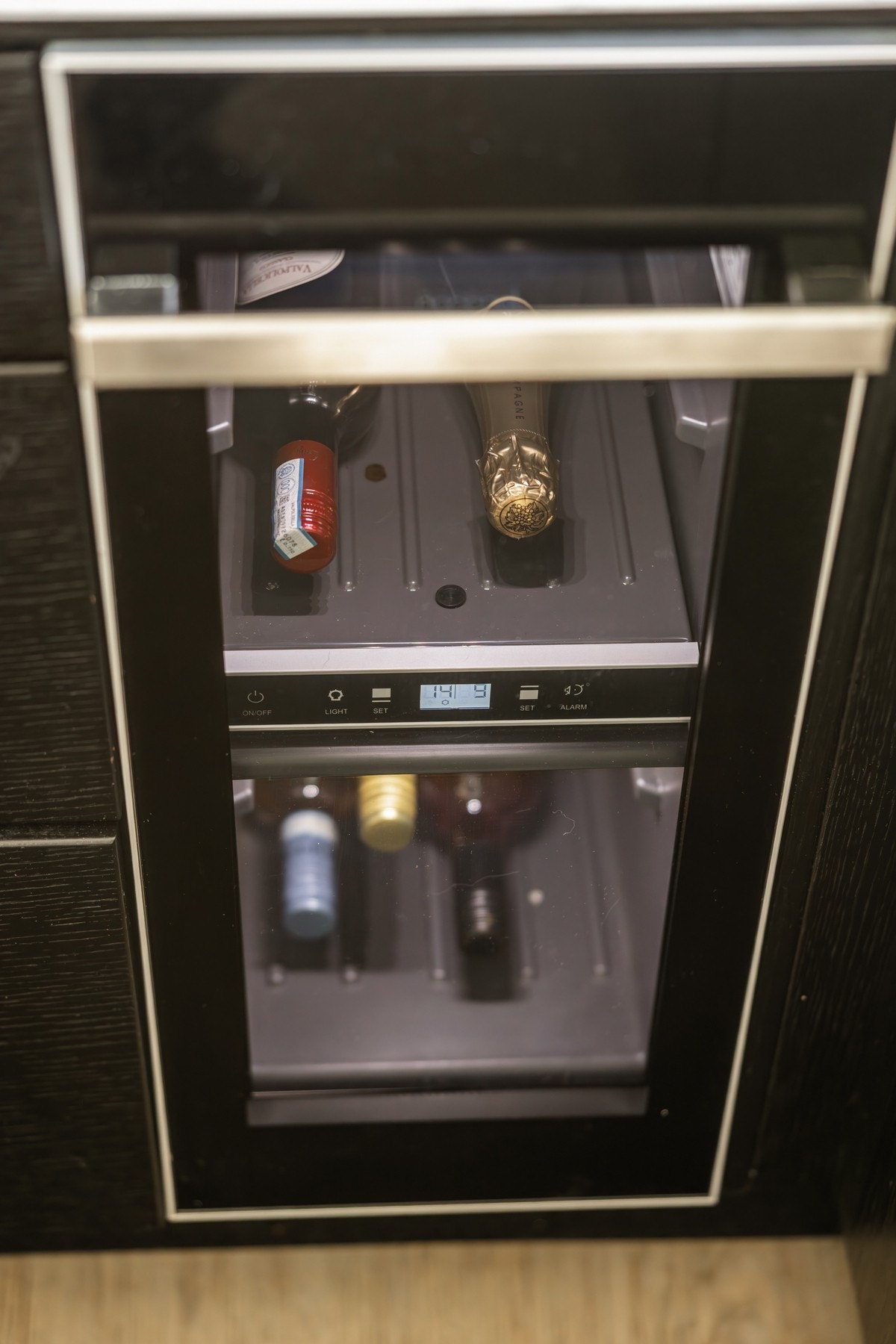 I tillegg er det satt inn vinkjøleskap og mikrobølgeovn, som kan kjøpes i tillegg. Galleribilde