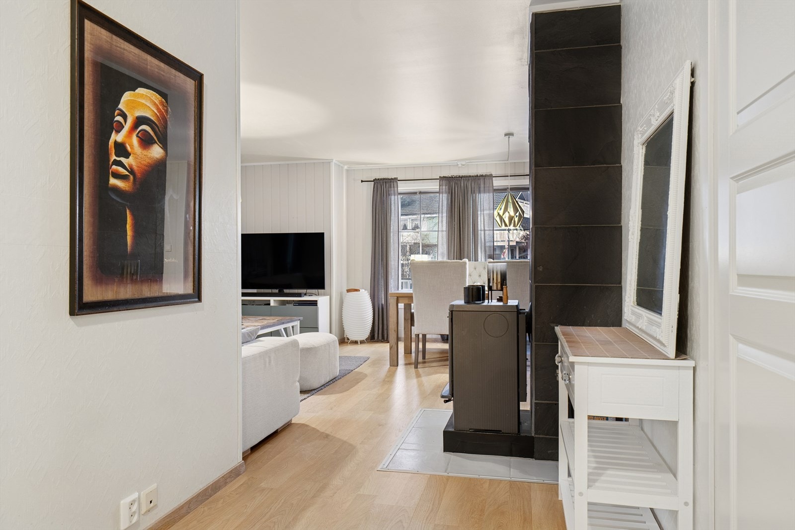 Leiligheten har installert fiber. Internett tegnes av eier selv. Galleribilde