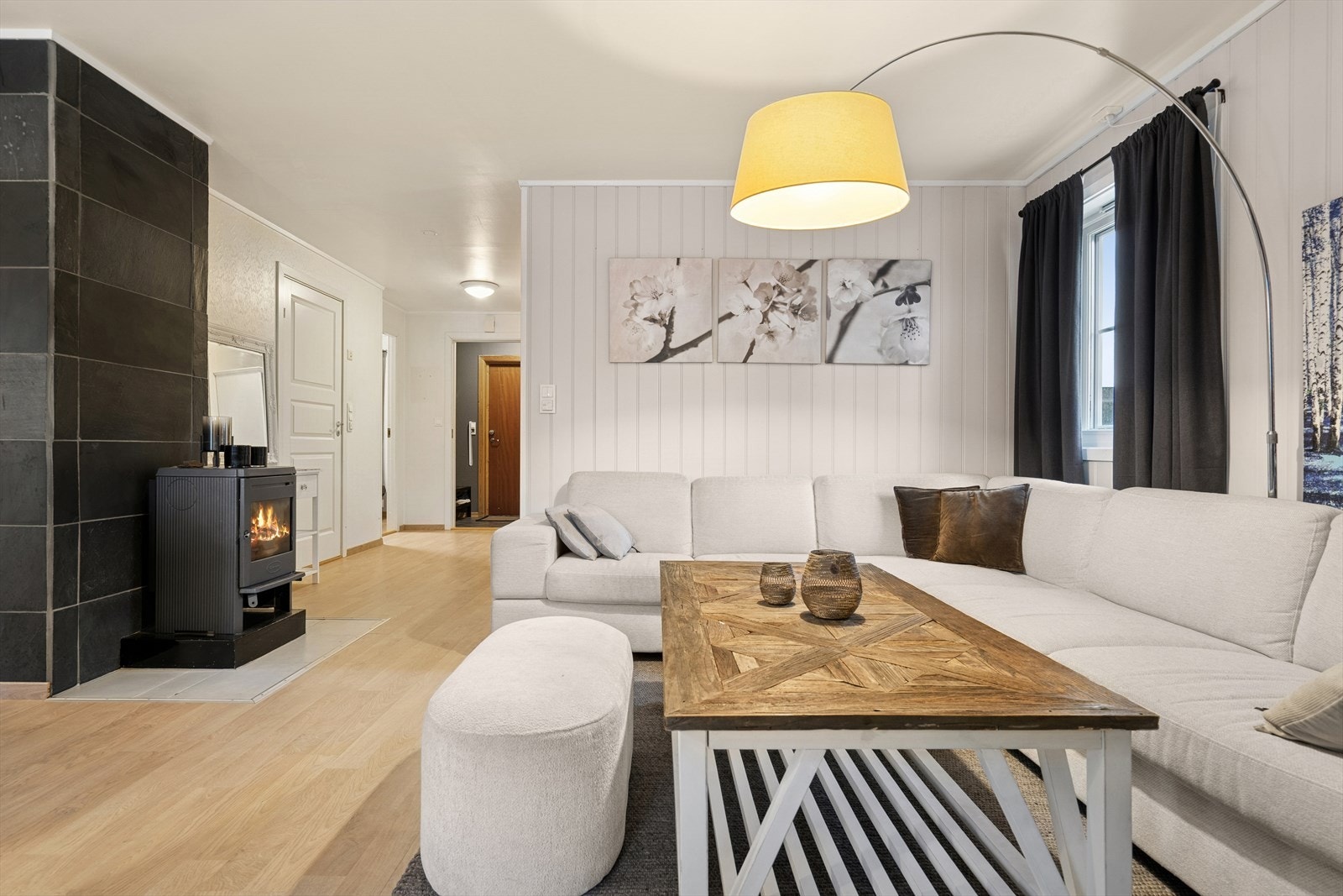 Leilighet varmes opp av vedovn og elektrisk oppvarming. Galleribilde