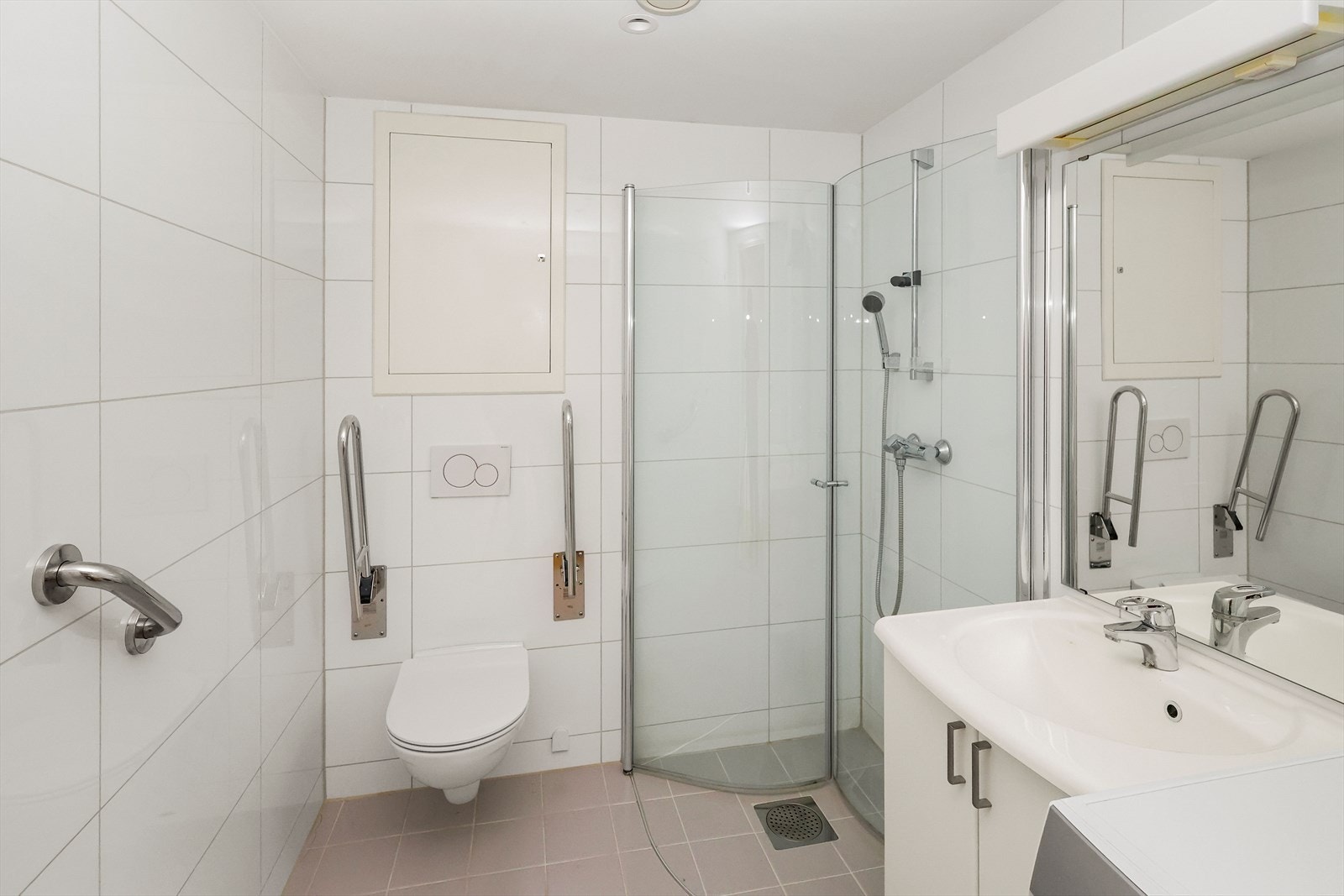 Bad/wc/vaskerom med dusjhjørne Galleribilde