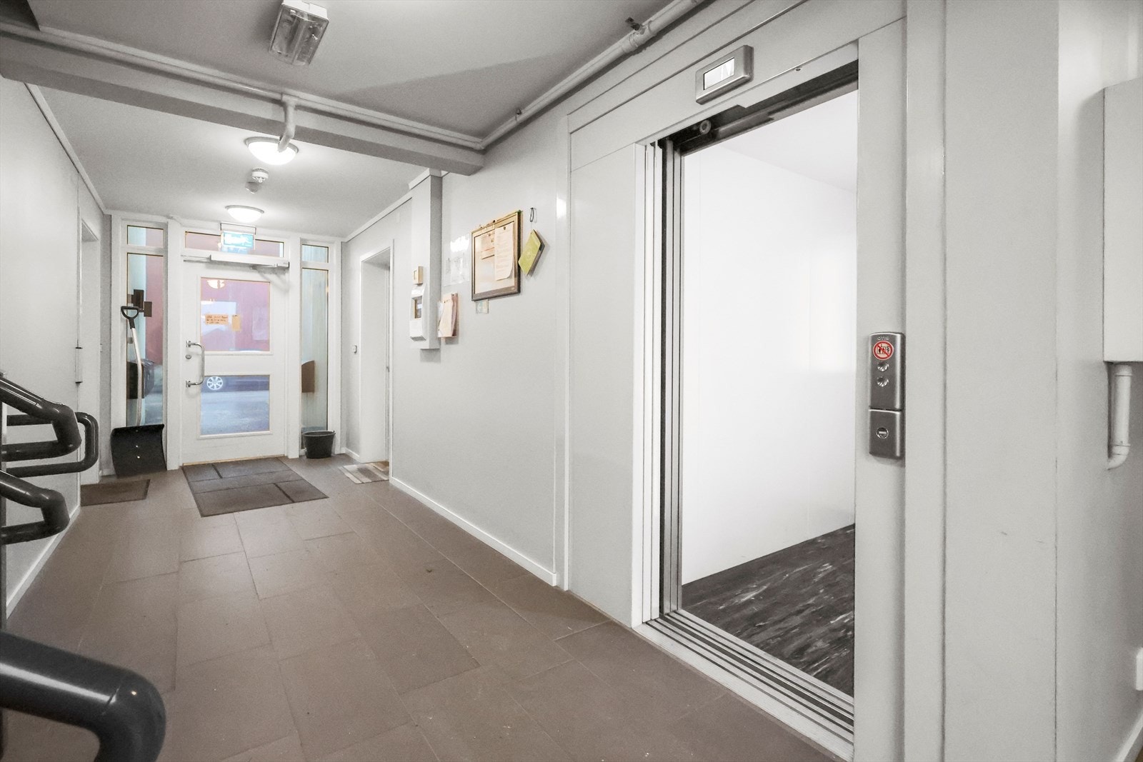 Heis til parkeringskjeller Galleribilde