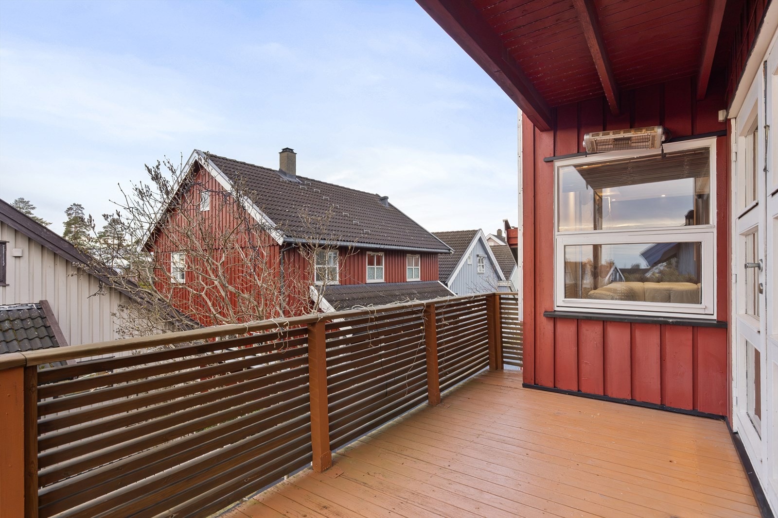 Verandaen er vendt mot vest og har meget gode solforhold Galleribilde