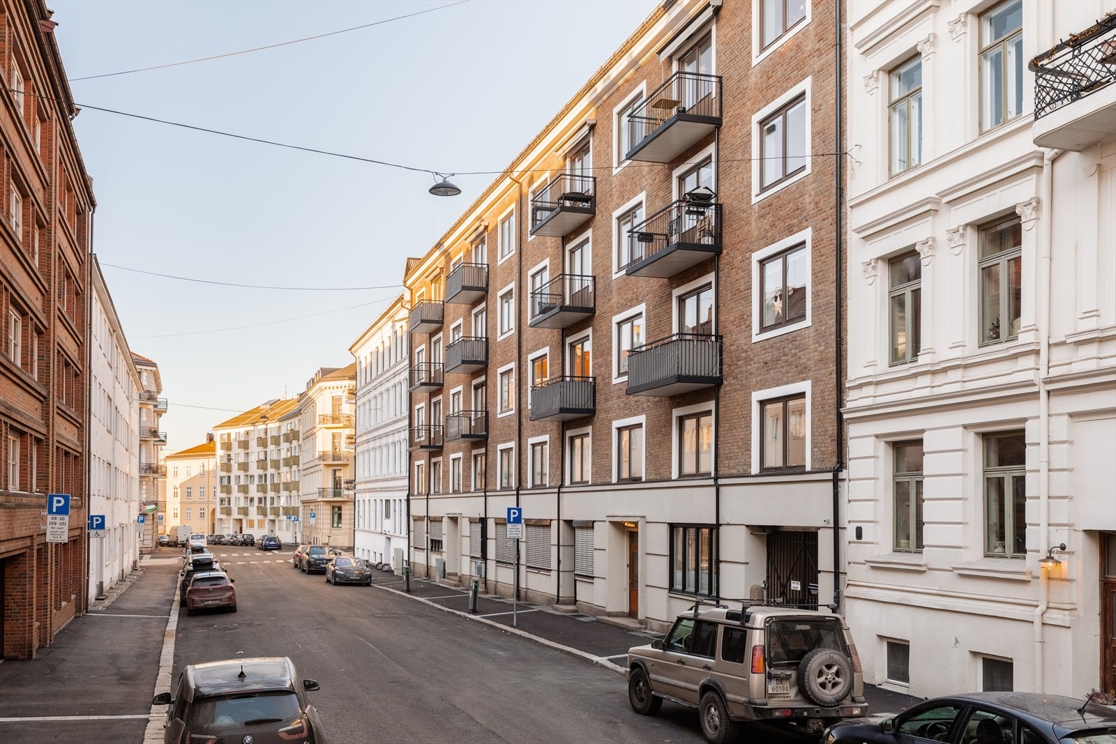 Eiendommen ligger i en rolig gate på St. Hanshaugen. Galleribilde