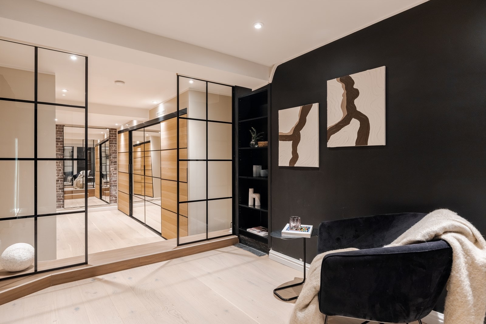 Nivåforskjeller og gjennomtenkte løsninger gir etasjen en spennende dynamikk. Galleribilde