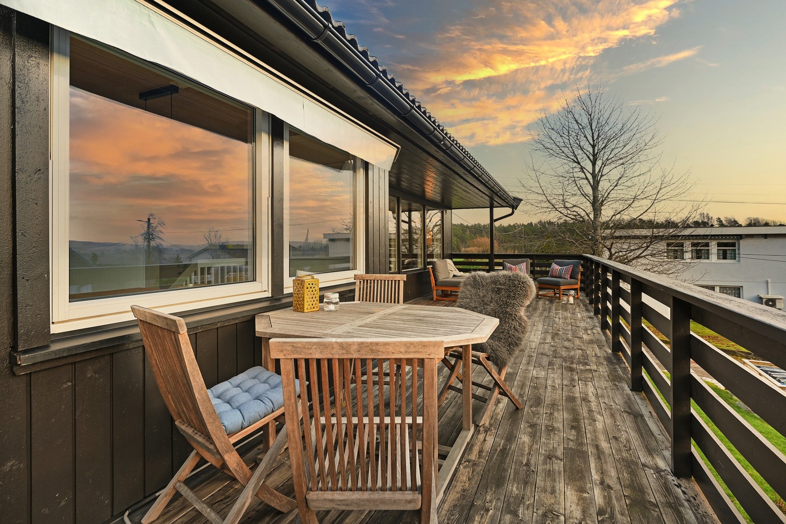 Solrik veranda mot syd Galleribilde