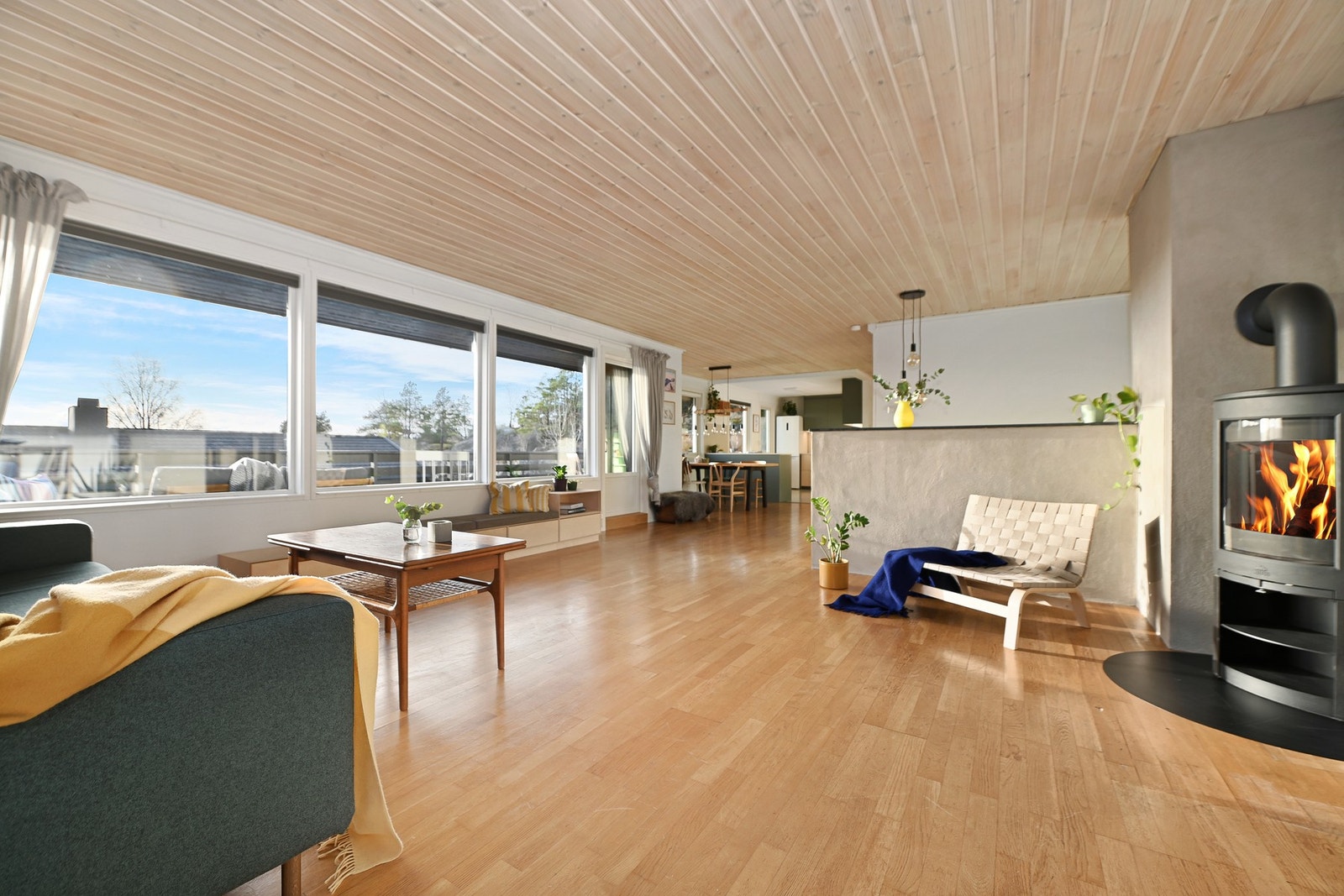 Lys, åpen stue- og kjøkkenløsning Galleribilde